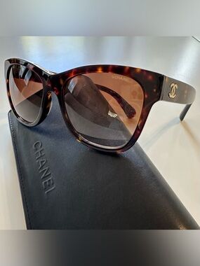 Chanel Sunglasses Dark Tortoise Brown Gradient Square Gold Logo Perf Cond 5380 A